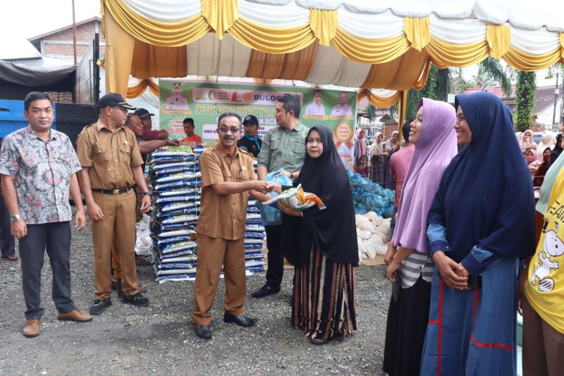Gerakan Pangan Murah (GPM) DKPP Nagan Raya bersama Dinas Pangan Aceh dan Perum Bulog Aceh Cabang Meulaboh di Halaman Kantor Camat Seunagan. Selasa (05/12/2023). [Dok : Istimewa]
