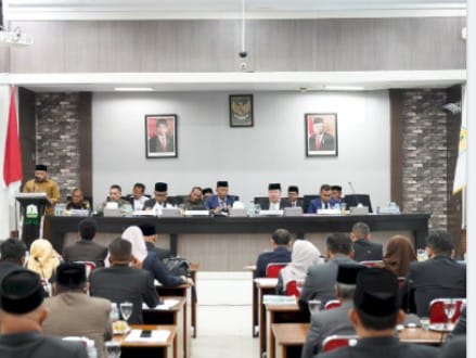 Rapat paripurna DPR Aceh. Foto: Humas Aceh.
