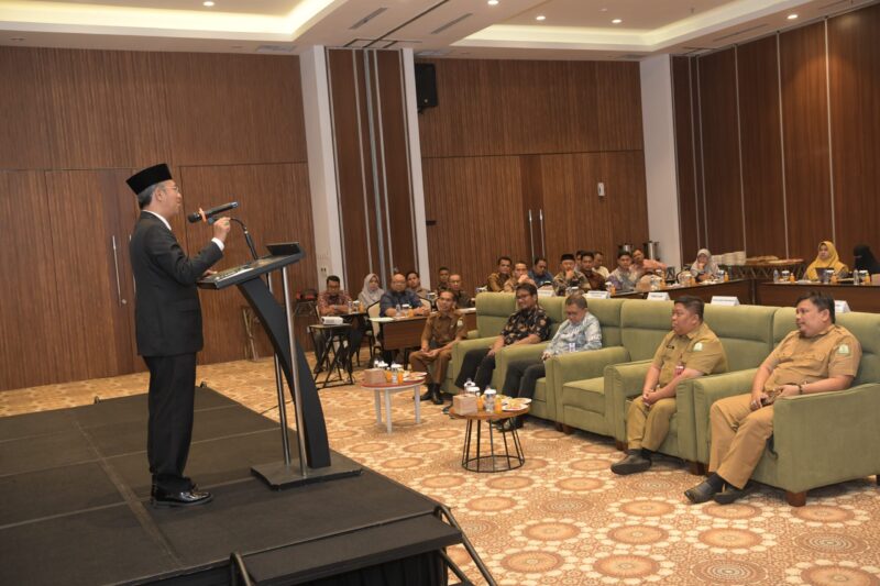 Asisten Administrasi Umum Setda Aceh Dr. Iskandar. AP membuka acara rakor pelaksana tugas dan wewenang GWPP pembina dan pengendali perangkat daerah kecamatan di Hotel Ayani Banda Aceh, 21/5/2024