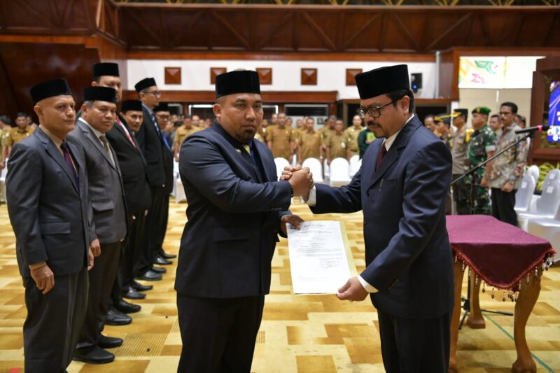 Pj. Sekda Aceh, Azwardi AP Mengambil Sumpah dan Pelantikan Pejabat Pimpinan Tunggi Pratama di Lingkungan Pemerintah Aceh, Anjong Monmata, Pendopo Gubernur Aceh, Banda Aceh, Selasa, 21/05/2024.