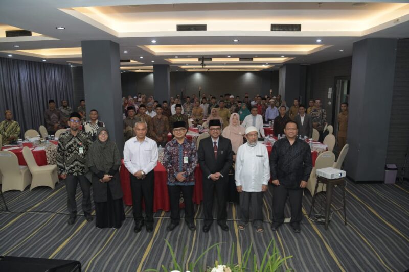 Pj Sekda Aceh, Azwardi membuka Rapat Koordinasi Baitul Mal Se Aceh di Hotel Kriyad Muraya Banda Aceh, 27/5)2024