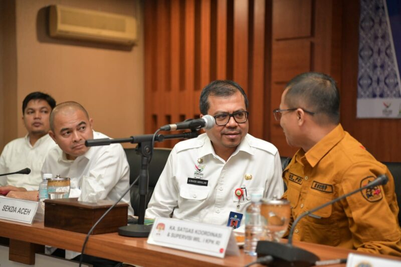Sekda Aceh, Azwardi AP Menyampaikan Sambutan Sekaligus Membuka Rapat Koordinasi Pencegahan Korupsi Terintegrasi Wilayah Aceh dengan Sekda Kabupaten/Kota Se-Aceh di Gedung Serbaguna Setda Aceh, Kantor Gubernur Aceh, Rabu, 29/05/2024.