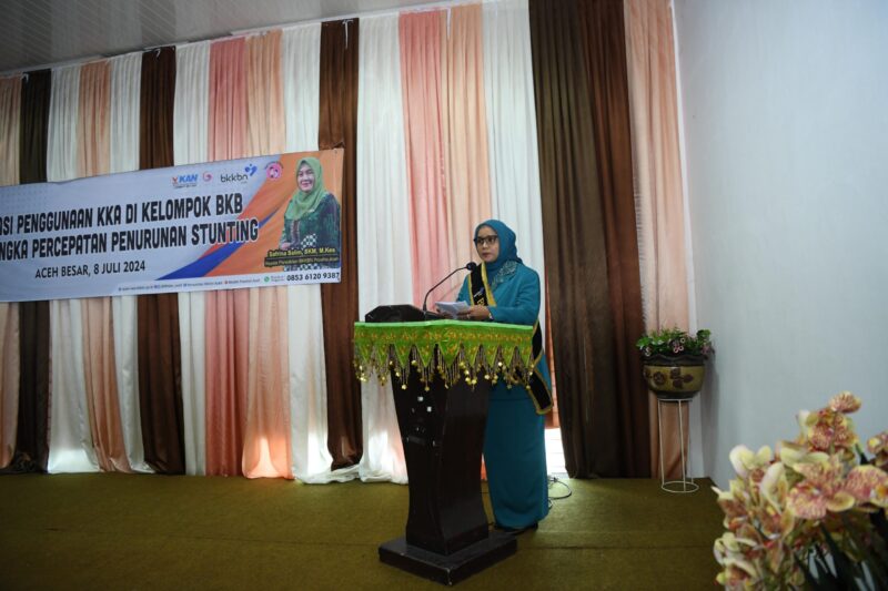 ACEH BESAR - Pj Ketua TP PKK Aceh Mellani Subarni, dikukuhkan sebagai Bunda GenRe Aceh dan Bunda BKB Aceh, oleh Kepala Perwakilan BKKBN Aceh Safrina Salim, di Aula Dekranasda Aceh Besar, Senin (8/7/2024).
Pukul 09.10 sd 10.40