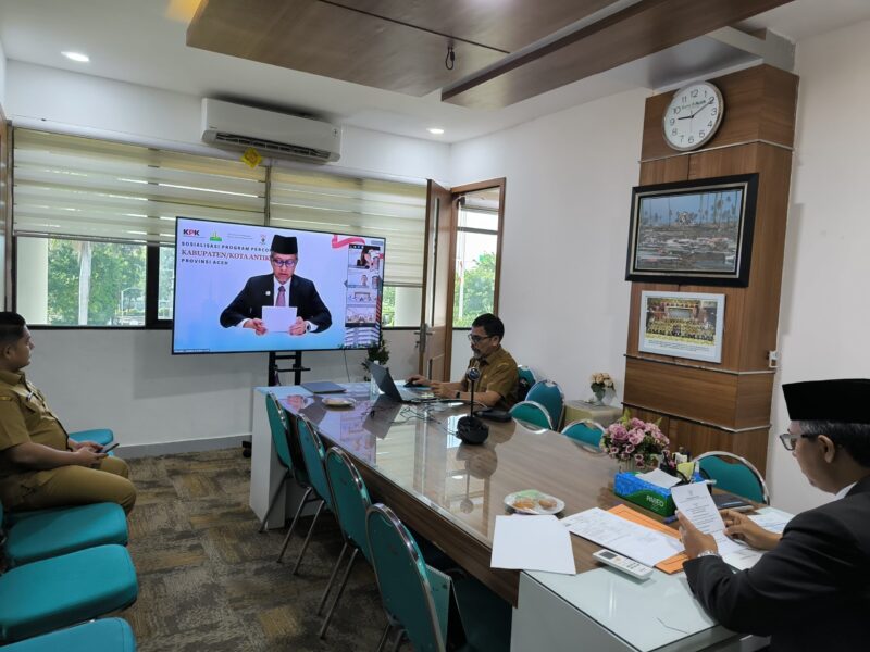 Asisten III Setda Aceh, Iskandar AP, M.Si, memimpin apel ucapan terimakasih atas  keberhasilan dalam kesuksesan dalam mengurus transportasi PON XXI di Kantor Dinas Perhubungan Aceh, Senin 30/09/2024.