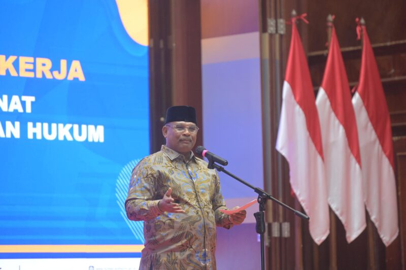 Penjabat (Pj) Gubernur Aceh, Dr. H. Safrizal ZA, M.Si, secara resmi membuka acara Musyawarah Forum Majelis Wali Amanat Perguruan Tinggi Negeri Berbadan Hukum (PTN-BH) di Anjong Mon Mata pendopo Gubernur Aceh 
Banda Aceh 03/10/2024.