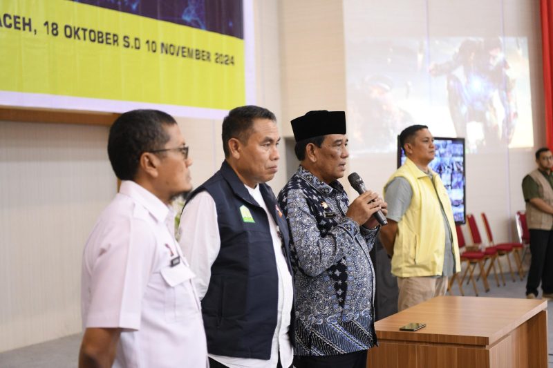 Plt Sekretaris Daerah Aceh Muhammad Diwarsyah, meninjau dan memberi semangat kepada Calon Pegawai Negeri Sipil, yang akan mengikuti tes CAT, di Aula Badan Pemberdayaan Sumber Daya Manusia Aceh, Jum'at (18/10/2024).