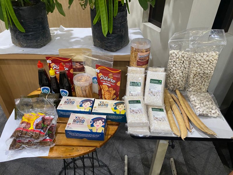 Berbagai tampilan produk olahan dari kacang koro pedang di Aula Dinas Pertanian dan Perkebunan Aceh, Kamis (27/02/2025).