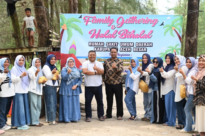 Staf Ahli bidang Pemerintah, Hukum dan Politik, Drs Sulaimi MSi, menghadiri family gathring dan halal bi halal Rumah sakit umum daerah (RSUD) dengan tema 