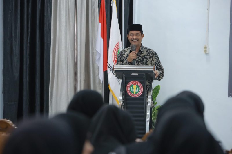 Wakil Bupati Aceh Besar Drs Syukri memberikan sambutan dan sekaligus membuka Konferensi PGRI Aceh Besar Ke-23 yang digelar di Aula Sekretariat PGRI Aceh Besar, Lambaro, Ingin Jaya, Selasa (13/05/2025).