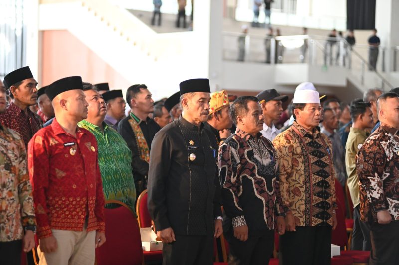 Wakil Bupati Aceh Besar Drs. Syukri A Jalil menghadiri peluncuran dan dialog percepatan musyawarah desa khusus (Musdesus) dan Pembentukan Koperasi Desa/Koperasi Merah Putih, di Balee Meuseraya Aceh Banda Aceh, Kamis (22/05/2025).