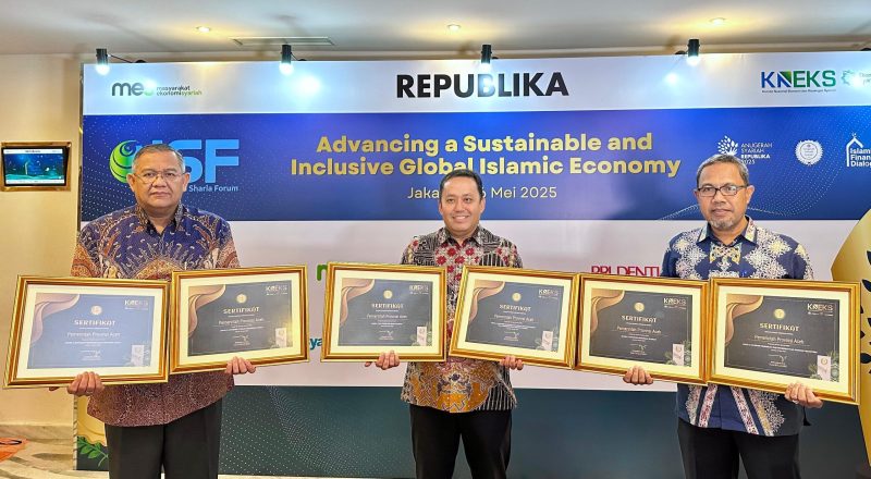 Staf Ahli Gubernur Bidang Perekonomian, Keuangan dan Pembangunan, Restu Andi Surya, SSTP, MPA, Mewakili Wakil Gubernur Aceh Menghadiri Acara Penerimaan Penghargaan Anugerah Adinata Syariah 2025 dan Indonesia Sharia Forum (ISF) 2025 yang di Selenggarakan Oleh Komite Nasional Ekonomi Keuangan Syariah (KNEKS) dan Republika.
Di Le Meridien Jakarta
26 Mei 2025.