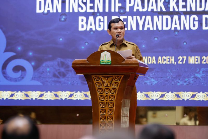 Wakil Gubernur Aceh Fadlullah Memberi Sambutan pada Acara Peluncuran Inovasi Layanan Kesamsatan Aceh dan Pemberian Insentif Pajak bagi Penyandang Disabilitas, Selasa 27/05/2025 di Anjong Mon mata.
