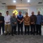 Wakil Gubernur Aceh, Fadlullah didampingi Juru Bicara Pemerintah Aceh, Teuku Kamaruzzaman, dan sejumlah Anggota DPR Aceh serta Wakil Walikota Subulussalam saat bertemu Kepala KKK,Senin, 28 Mei 2025.