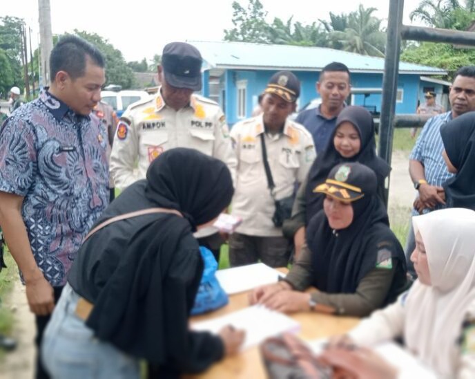Foto : Razia Celana Ketat dan Celana Pendek Bagi Pelangar syariat Islam di Aceh Timur