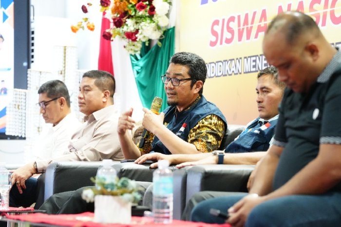 Kepala Dinas Pendidikan Aceh, Marthunis, S.T., D.E.A., dalam sambutannya pada acara Rapat Kerja Kepala Sekolah SMK dan Ketua MKKS se-Aceh, yang digelar di Aula Cabang Dinas Pendidikan Wilayah Aceh Barat, Minggu (15/06/2025)