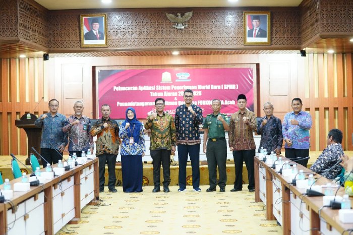 Pemerintah Aceh, melalui Dinas Pendidikan secara resmi meluncurkan Aplikasi Sistem Penerimaan Murid Baru (SPMB) Tahun Ajaran 2025/2026 dalam sebuah acara yang digelar di Gedung Serbaguna Kantor Gubernur Aceh pada Kamis (19/6).