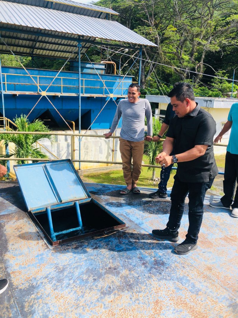 Bupati Aceh Besar, Syech Muharram melakukan pemantauan langsung kondisi produksi air bersih pada instalasi Water Treatment Plant (WTP) PDAM Tirta Montala Cabang Darul Imarah-Glee Taron Mata IeMinggu (22/06/2025).