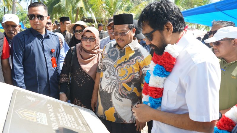 Gubernur Aceh, Muzakir Manaf bersama rombongan mengunjungi dan  menghadiri jamuan syukuran kembalinya empat pulau ke teritorial prov Aceh, di Aceh Singkil. (28/06/2025).