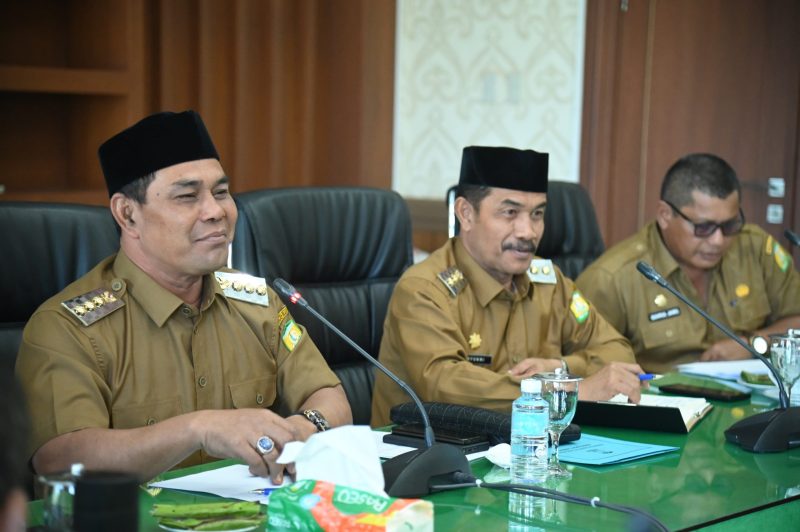 Bupati Aceh Besar, H. Muharram Idris Pimpin Rakor dengan Kepala OPD di Aula Sanusi Wahab, Kantor Bupati Aceh Besar, Kota Jantho, Senin (30/06/2025).