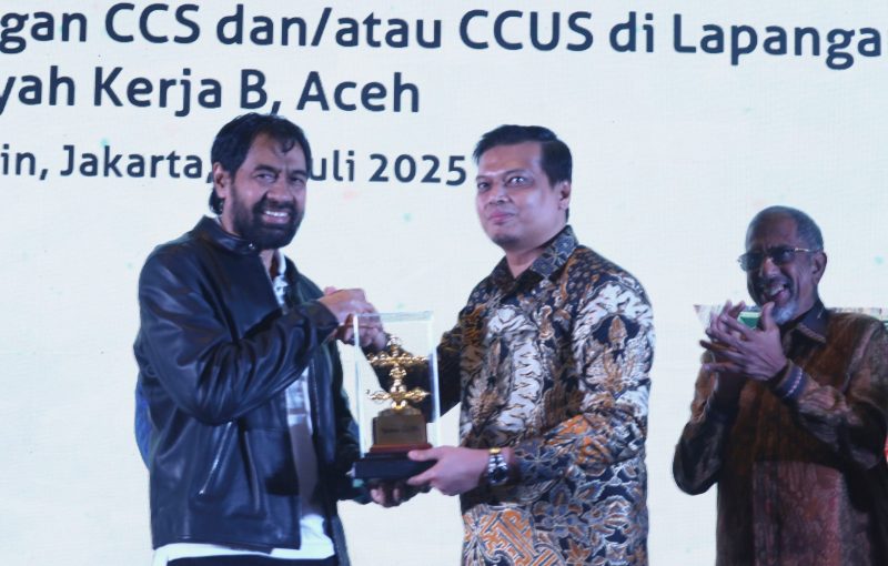 Keterangan Foto: Gubernur Aceh Muzakir Manaf menyaksikan Penandatanganan Nota Kesepahaman (MoU) antara PT Pema Global Energi dan PT Pupuk Indonesia (Persero),  mengenai Potensi Pengembangan CCS dan/atau CCUS di Lapangan Arun, Wilayah Kerja B, Aceh, di The Westin Jakarta, Kamis, 10 Juli 2025.