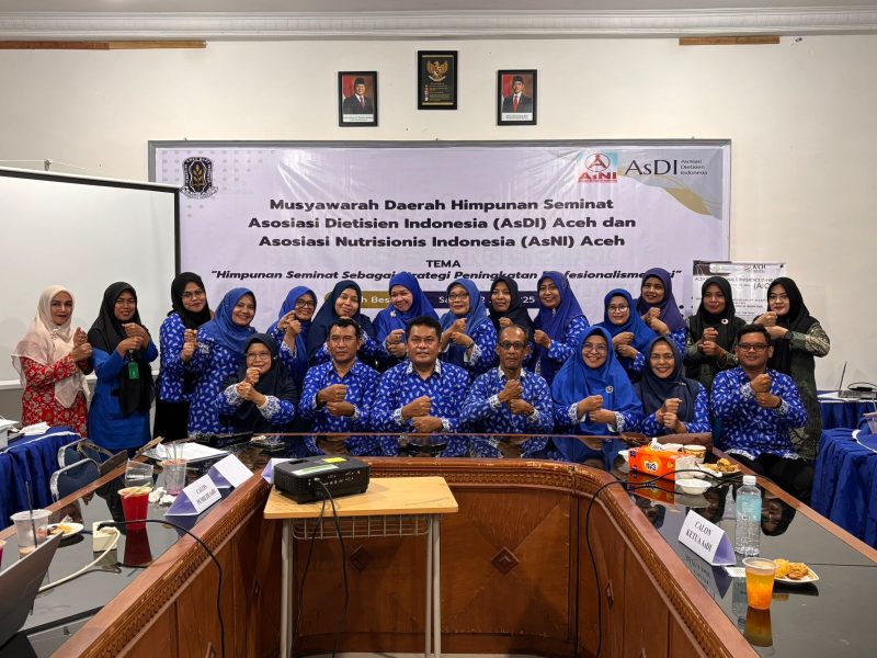 Kepala Puskesmas Darul Kamal Maya Sopa sedang memberikan kata sambutan perdana setelah terpilih sebagai ketua Persagi Aceh, Aceh Besar, Sabtu (12/07/2025).