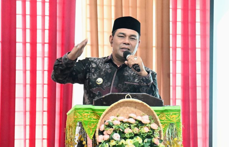 Bupati Aceh Besar, H Syech Muharram Idris menyampaikan sambutan dan sekaligus membuka Musrenbang RPJMD di Gedung Dekranasda Aceh Besar, Gampung Gani, Kecamatan Ingin Jaya, Aceh Besar, Jumat (25/07/2025).