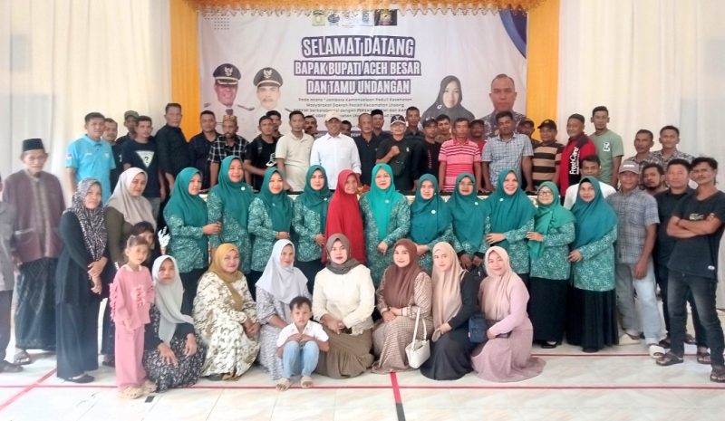 H. Muharram Idris Bupati Aceh Besar, Hj. Rita Mayasari Ketua TP-PKK Aceh Besar, Hj Nurul Fazli Wakil Ketua TP-PKK Aceh Besar, Bang Pok Ketua Satgas Commando Independen Aceh Besar dan Hery Saputra (Pak Dek) Bersama Tim Commando Independen & Tim Srikandi Kecamatan Lhoong. Sabtu (26/07/2025).