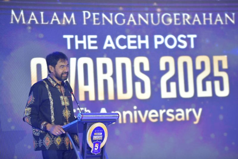 Gubernur Aceh, Muzakir Manaf menyampaikan sambutan sekaligus menerima penganugerahan TheAcehPost Awards 2025 pada Anniversary k- 5 Tahun theacehpost.com di Hermes Palace Hotel, Sabtu Malam, (26/07/2025).