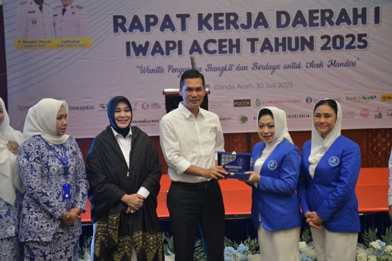 Plt. Sekda Aceh, M. Nasir membuka Rapat Kerja Daerah I Iwapi Aceh Tahun 2025 di Hermes Palace Hotel, Rabu, (30/07/2025).
