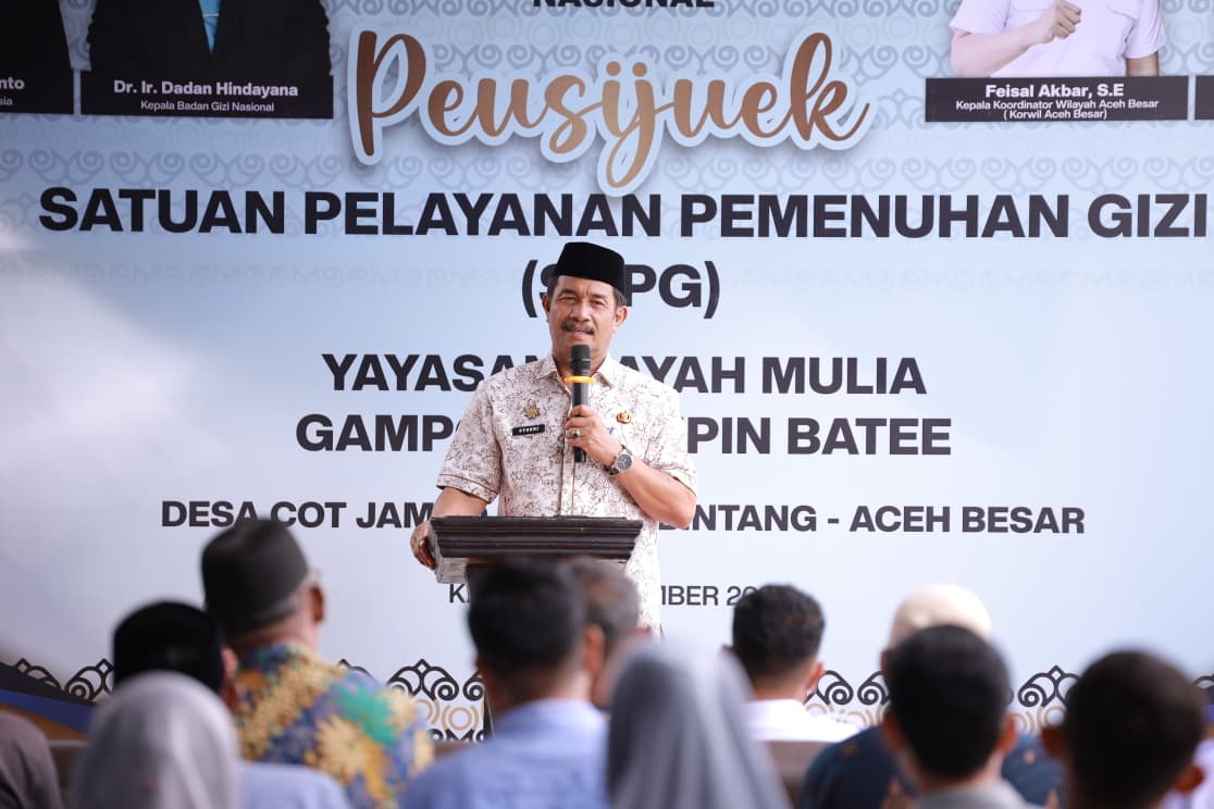 Wabup Aceh Besar Drs H Syukri menghadiri kegiatan peusijuek SPPG di Gampong Cot Jambo Blang Bintang, Kamis (06/11/2025).