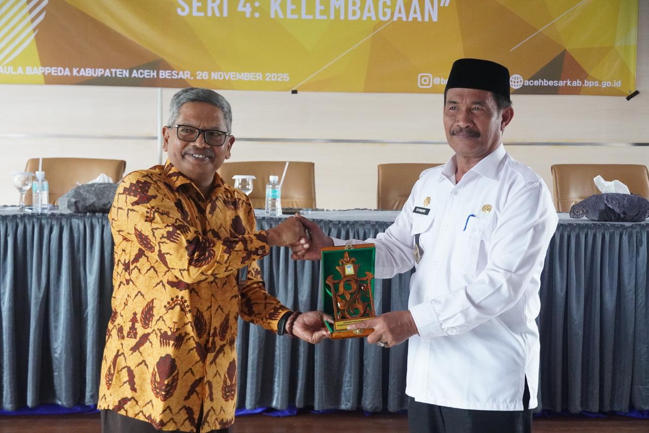 Wakil Bupati Aceh Besar Drs Syukri menghadiri Focus Group Discussion Pembinaan Statistik Sektoral Seri Keempat di Aula Bappeda Aceh Besar, Rabu (26/11/2025).