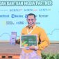 Said Idrus, guru SMAN Seribu Bukit, Gayo Lues menjadi juara satu tingkat nasional menerima penghargaan ASRI Award 2025 di Aula Plaza Gedung A Kemendikdasmen.