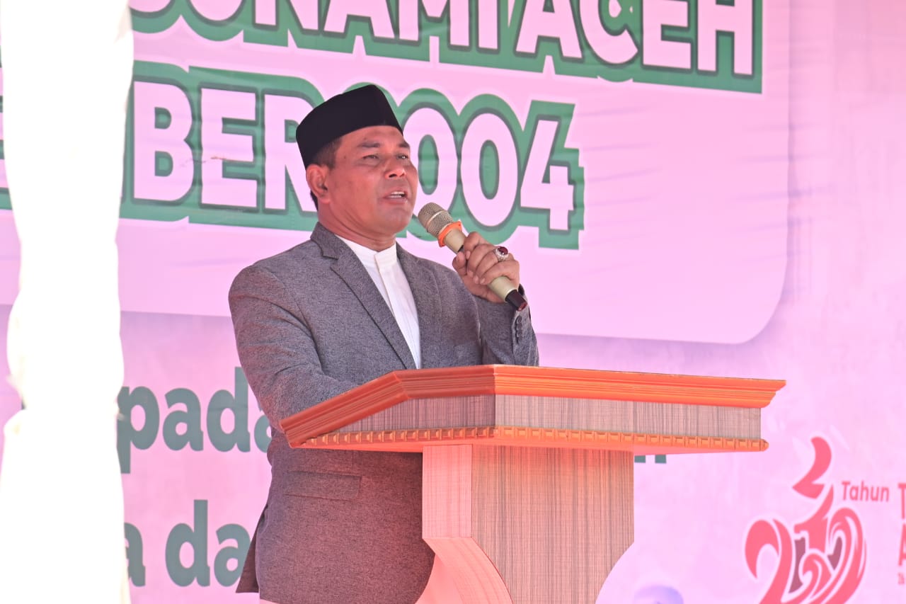 Bupati Aceh Besar H. Muharram Idris (Syech Muharram).
