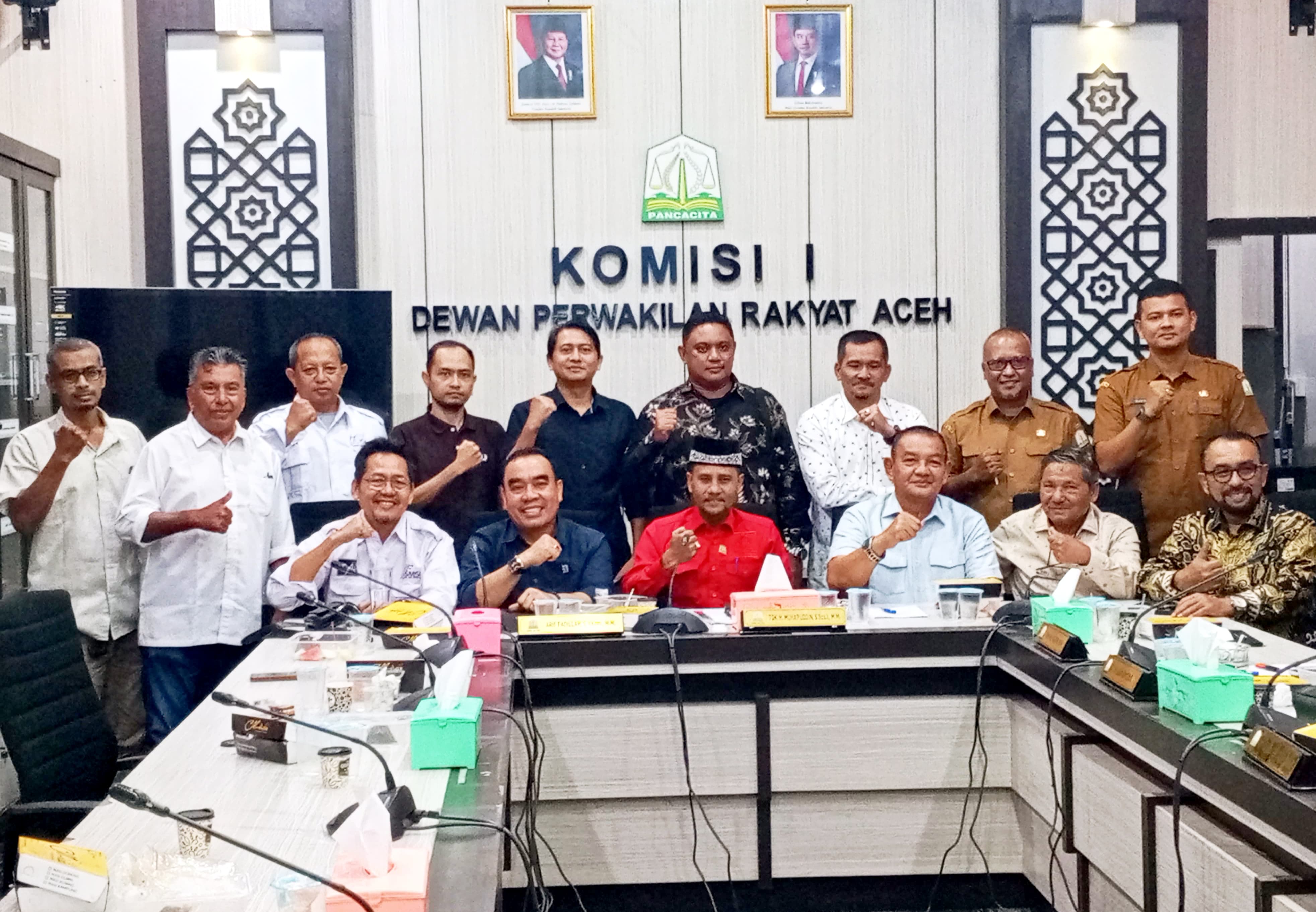 Pengurus Serikat Media Siber Indonesia (SMSI) Aceh melakukan audiensi dengan Komisi I Dewan Perwakilan Rakyat Aceh (DPRA) di Gedung DPR Aceh, Banda Aceh, Senin (26/01/2026). Foto: Dok. Istimewa