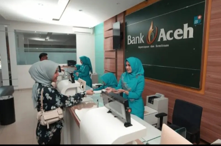 Aktivitas layanan perbankan di PT Bank Aceh Syariah dalam mendukung pembiayaan UMKM melalui program KUR Syariah tahun anggaran 2026, Banda Aceh, Senin (26/01/2026). Foto: Dok. Istimewa